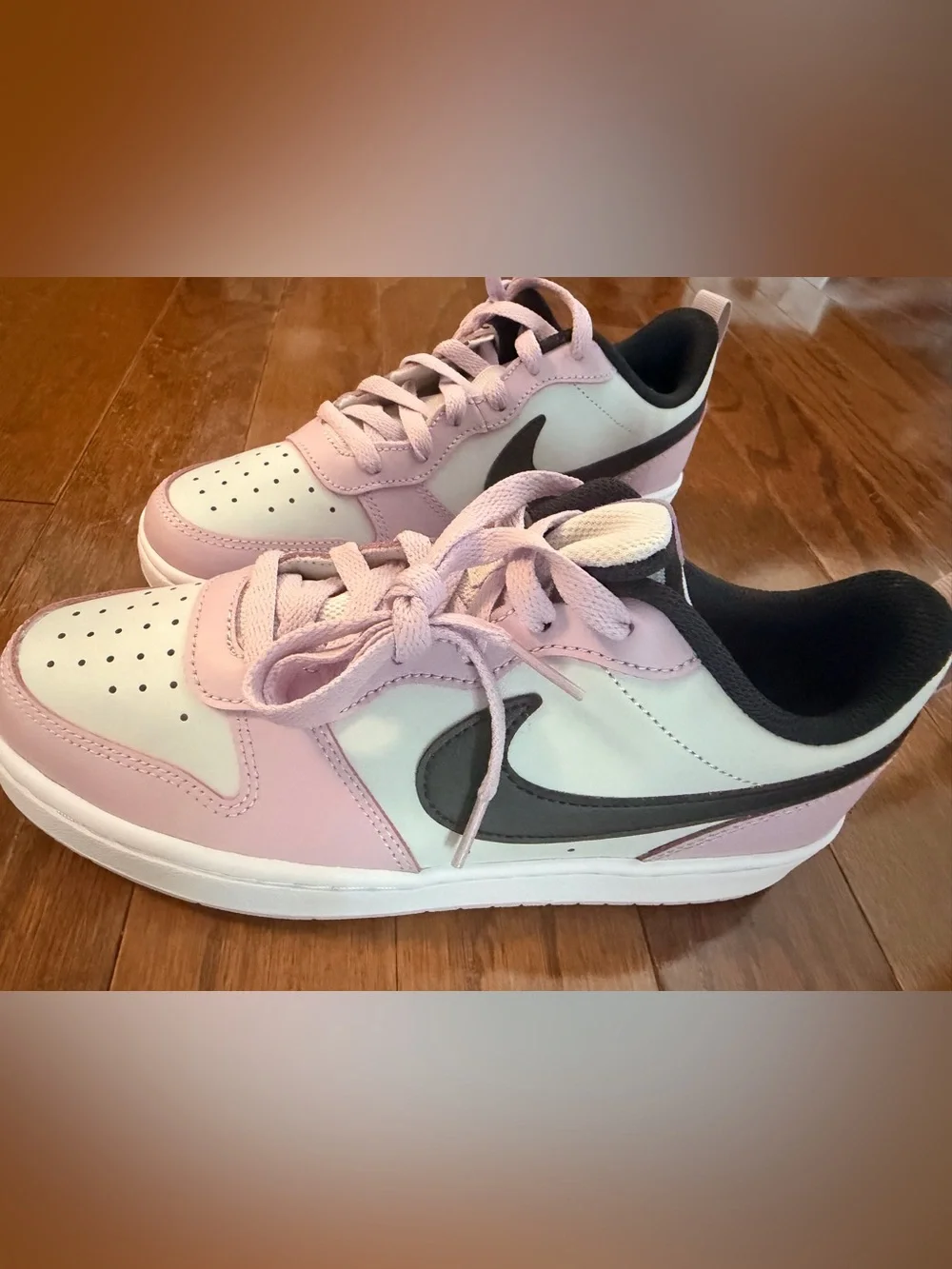 Nike Court Vision Low–style sneaker